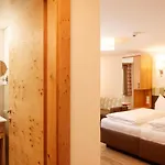Landgasthof Adler فندق